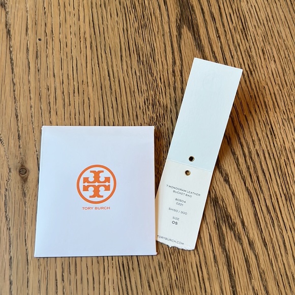 Tory Burch T Monogram Leather Bucket Bag - Picture 3 of 12